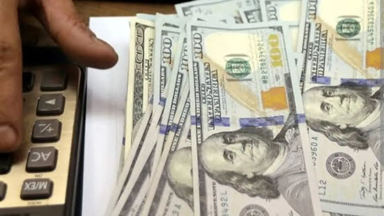 تراجع سعر الدولار أمام الجنيه للمرة الأولى منذ اندلاع الحرب الأمريكية على إيران